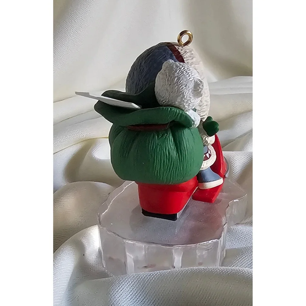 VTG 1995 Hallmark Keepsake Ornament Frosty Friends Eskimo Snowmobile Polar Bear